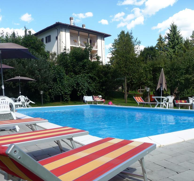 Вилла Agriturismo La Palazzina Кастельнуово-ди-Гарфаньяна Экстерьер фото
