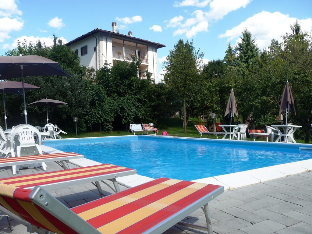Вилла Agriturismo La Palazzina Кастельнуово-ди-Гарфаньяна Экстерьер фото