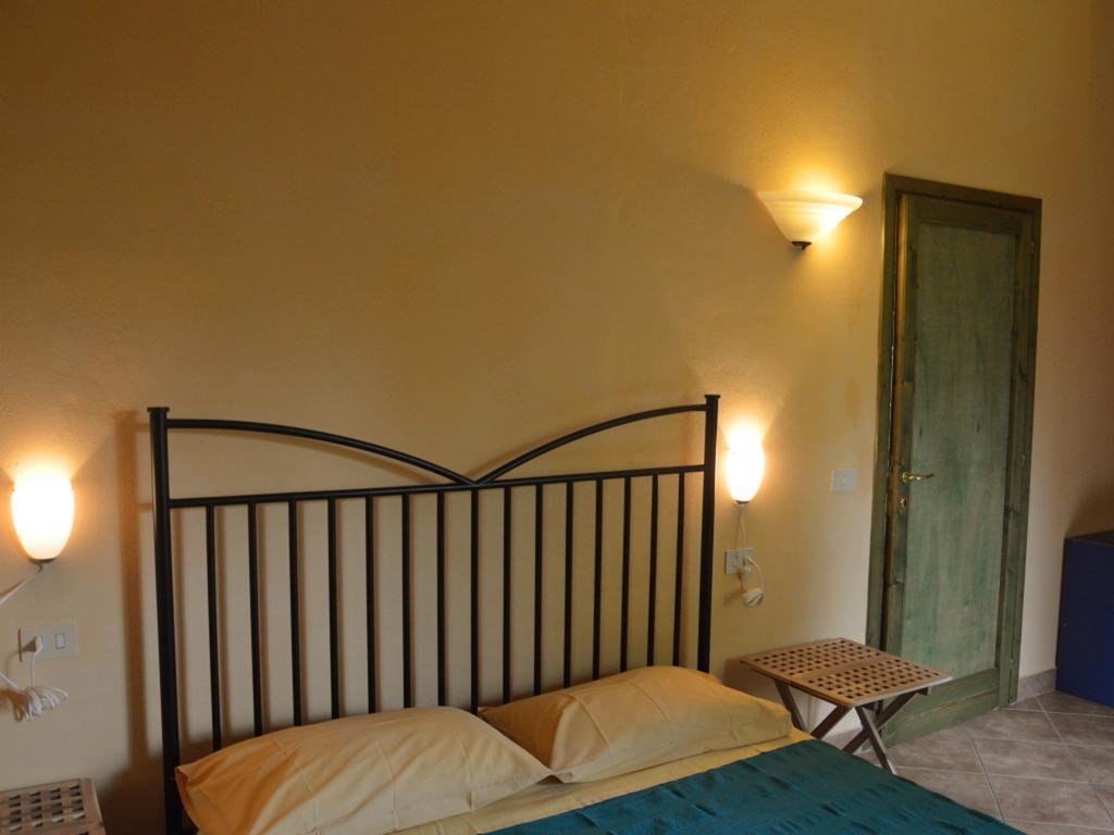 Вилла Agriturismo La Palazzina Кастельнуово-ди-Гарфаньяна Экстерьер фото