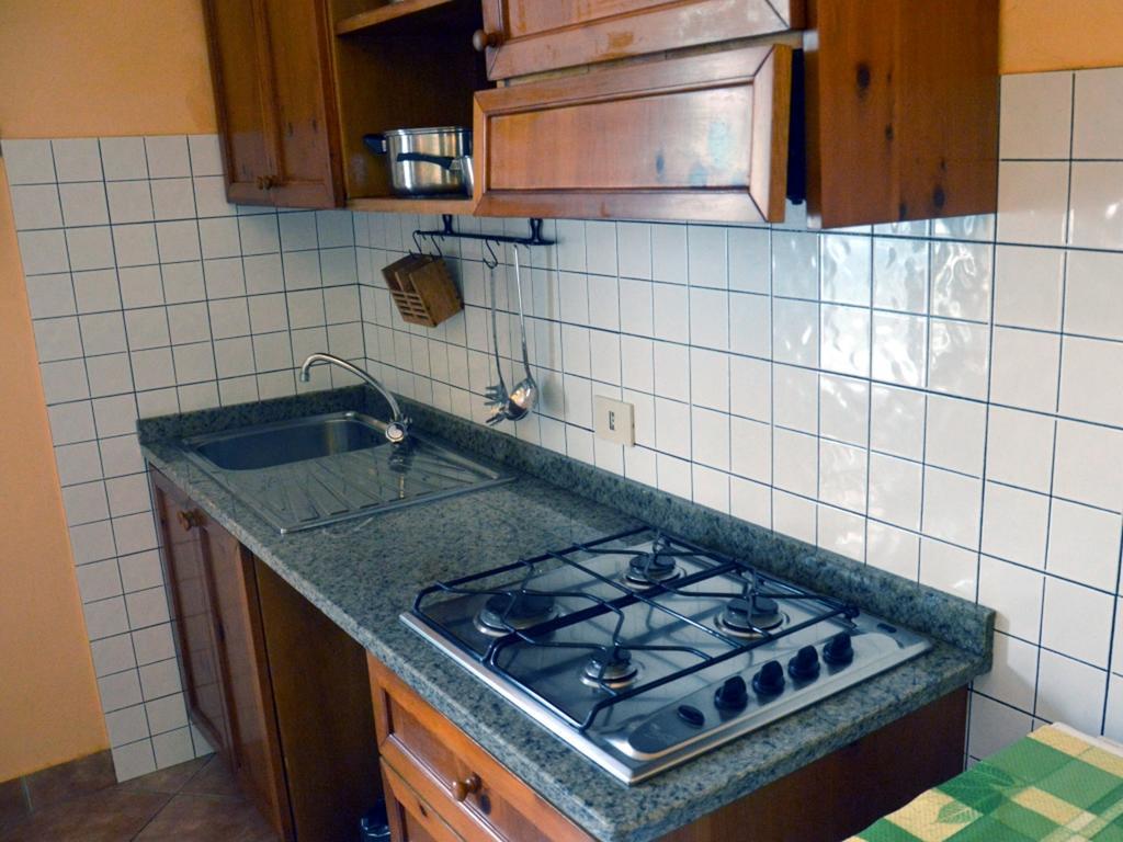 Вилла Agriturismo La Palazzina Кастельнуово-ди-Гарфаньяна Экстерьер фото