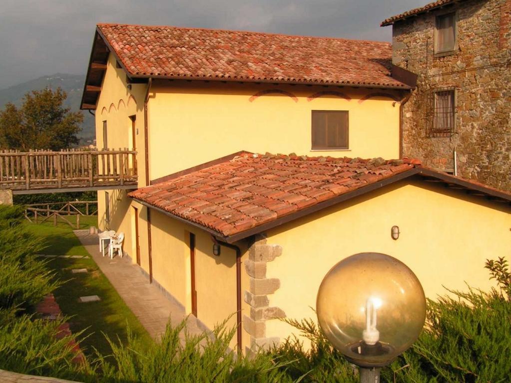 Вилла Agriturismo La Palazzina Кастельнуово-ди-Гарфаньяна Экстерьер фото